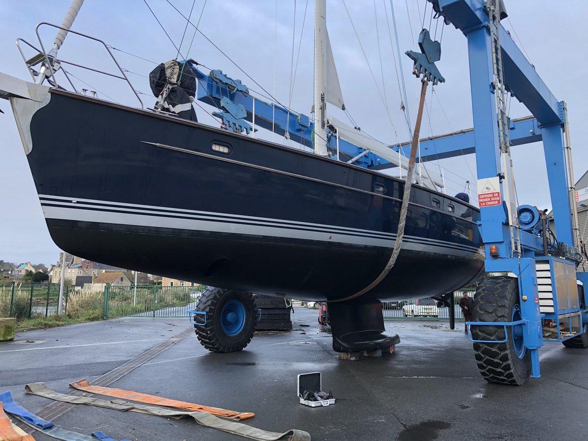 Survey of a very nice Contest 62 CS in France. Build with craftsmanship for traveling around the World. This yacht feels like a solid home also with 40-45 knots of wind outside.