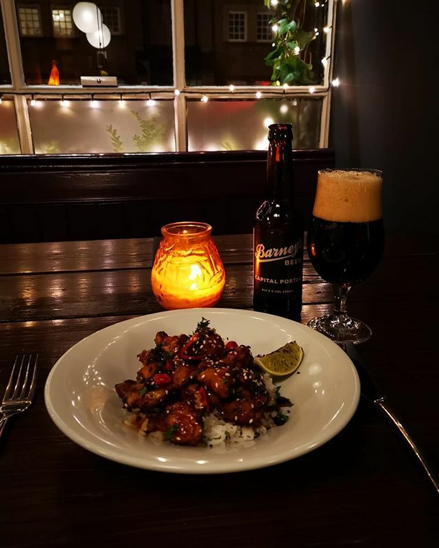 Who says good food only goes with wine?! Our special tonight is a Sticky Korean Chicken in a Gochujang, Soy, Ginger, and Honey Glaze, which pairs perfectly with a can’t-get-more-local-than-next-door Capital Porter by <a href="/barneybeer/">vinnie</a> 🍺😍
.
.
.
.
.
.
.
.
.
.
#koreanchicken #glaze #…