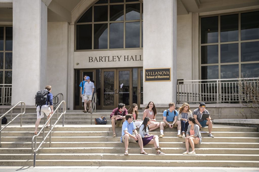 Reigning champs <a href="/KelleySchool/">Indiana University Kelley School of Business</a> and <a href="/kenanflagler/">UNC Kenan-Flagler</a> keep their top spots in the newest <a href="/usnews/">U.S. News & World Report</a> Online MBA ranking, plus much more buff.ly/2t8D1vt