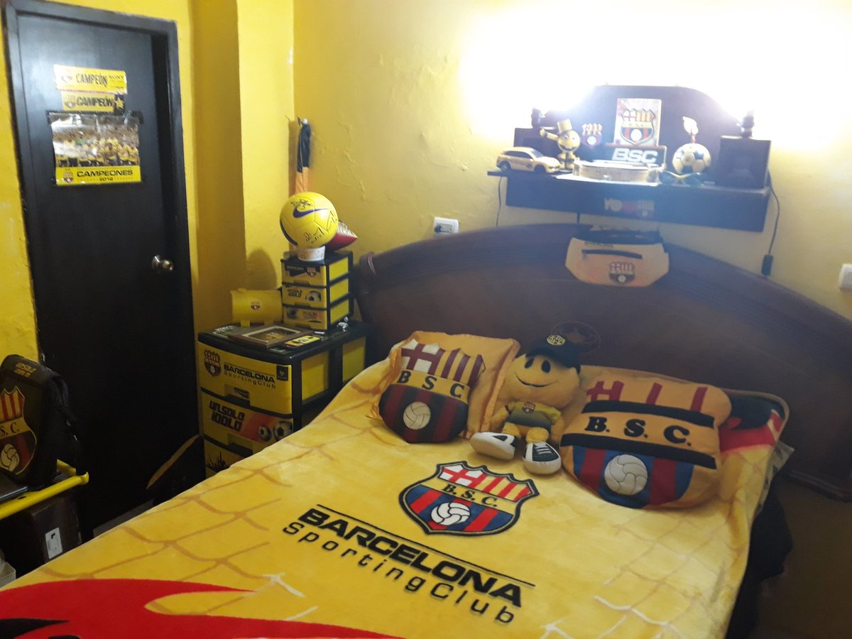 Roberto_BSC's tweet photo. Hoy mañana y siempre BARCELONA SC
Un Amor para toda la vida
@BarcelonaSC 
@PilsenerEcuador
#NocheAmarillaConPilsener 🍻 
#CelebremosElFútbol #CelebremosLoNuestro https://t.co/nZos76fYXy