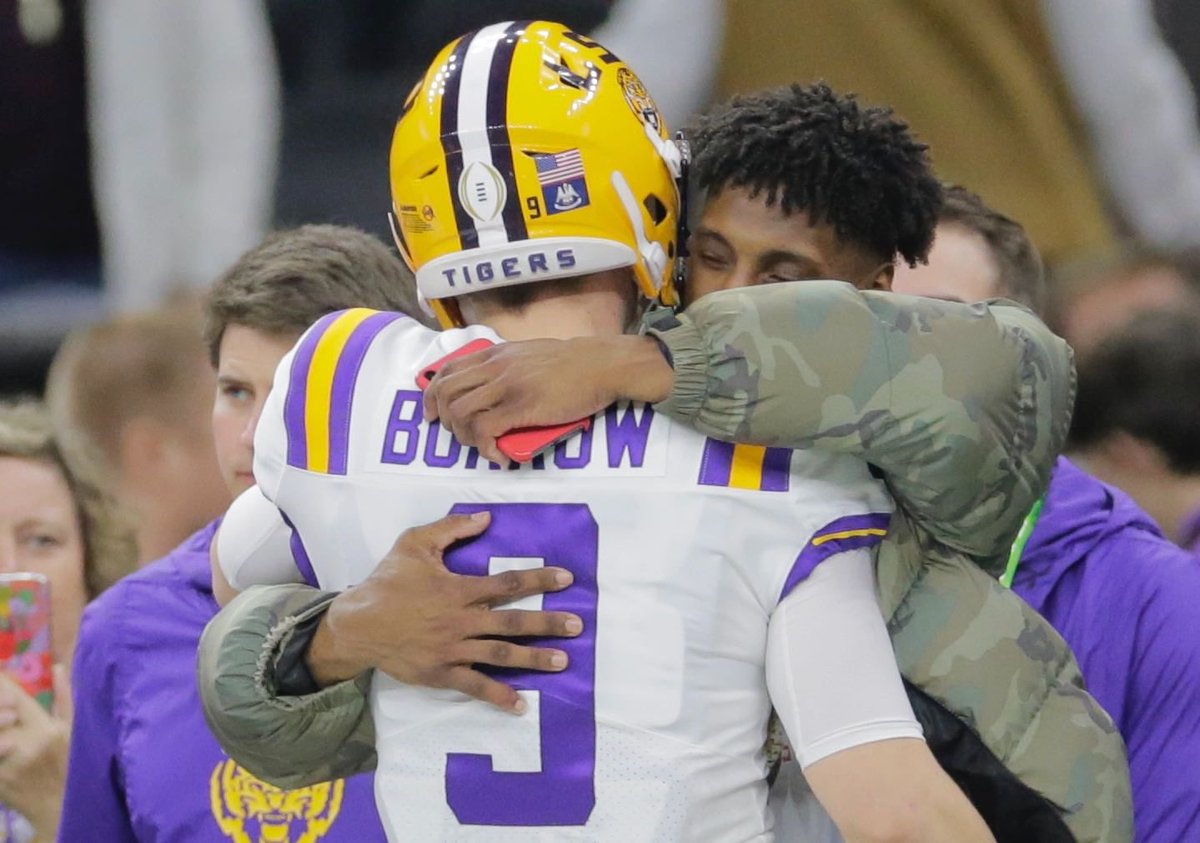 Cantguardmike's tweet photo. Value the person who lost it all and got it back. #Geauxtigers #O-H love you bro @Joe_Burrow10 🖤 and congratulations you did that! https://t.co/4RBhBmXkQe