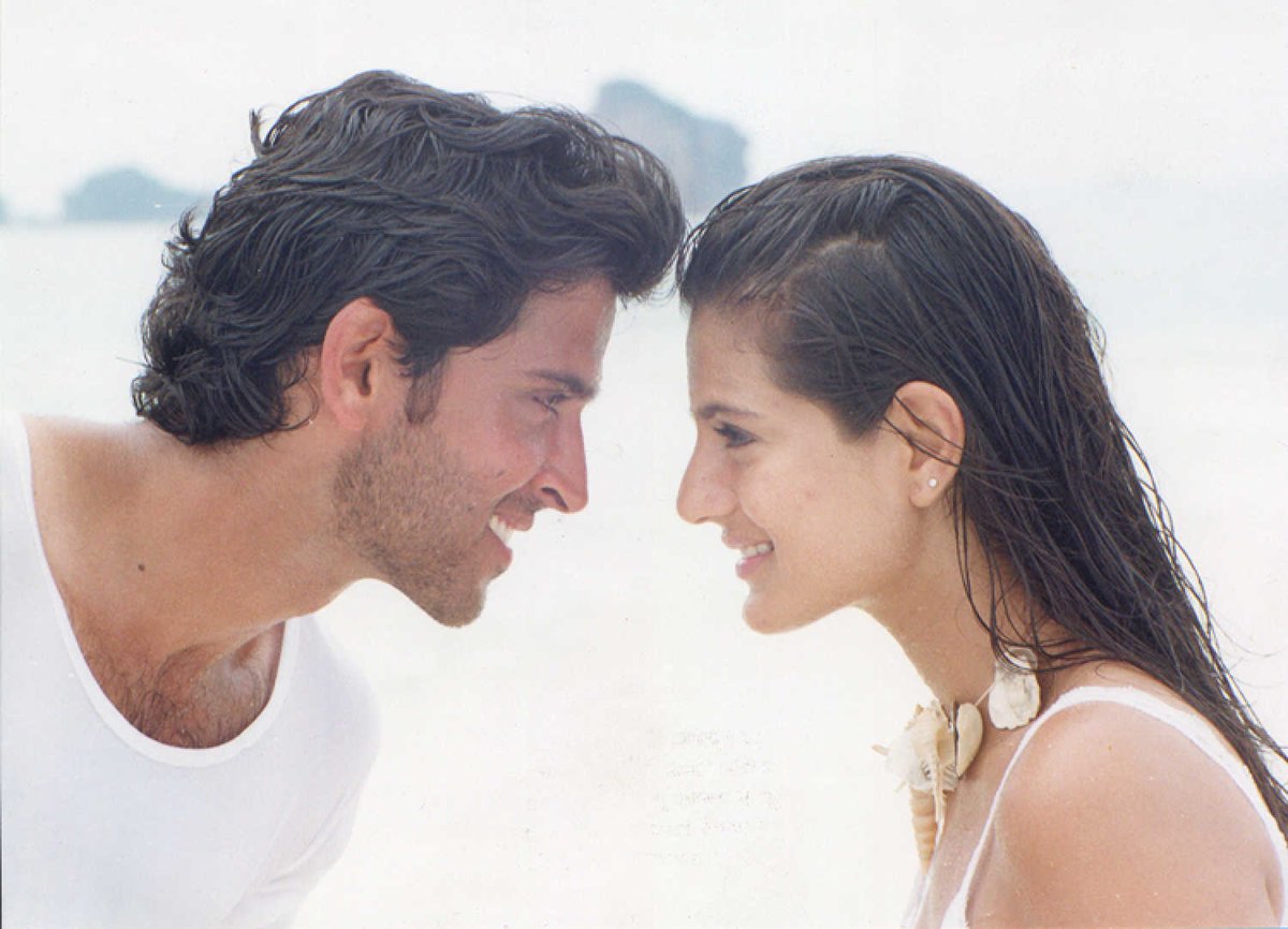 What a beautiful jodi.20 YEARS OF HRITHIK MANIA