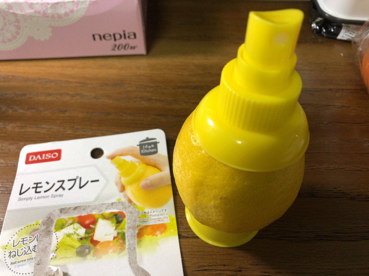 Uzivatel さるさる とある映画のエキストラ担当 Na Twitteru 曇りに曇った鏡 引越し前のハウスクリーニングも Daisoの激落ちくんのバッタもんのメラミンスポンジも クエン酸洗剤入りメラミンスポンジもscotchブライトのすごい鏡磨きも太刀打ち出来なかった