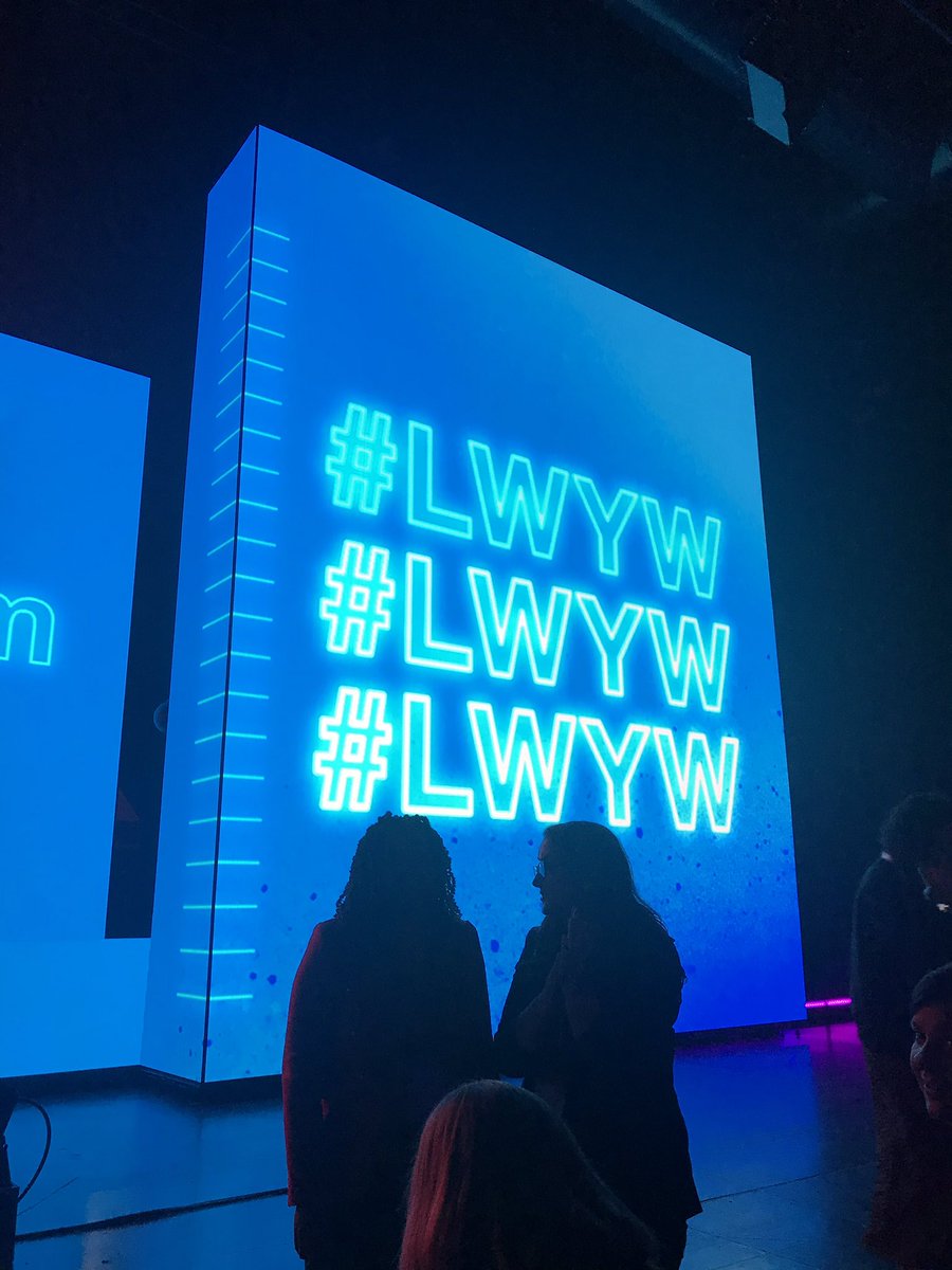 therealtayler's tweet image. Literally tweeping out rn 💅🏻💅🏻💅🏻#secondrow #OneTeam #casual @laur_tray