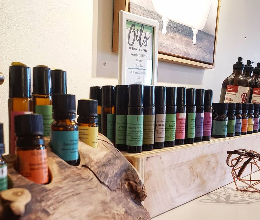 BathJacobs's tweet photo. Restocked with #healingtree Diffusers, Room Sprays & Rollers. Valerie's Essential Oil blends are masterfully curated using only the purest of ingredients. Stop by and give our samples a sniff. @stjacobsvillage
#kwawesome #supportsmallbusiness #loveyourskin #natural #shoplocal https://t.co/ReRCKACX3p