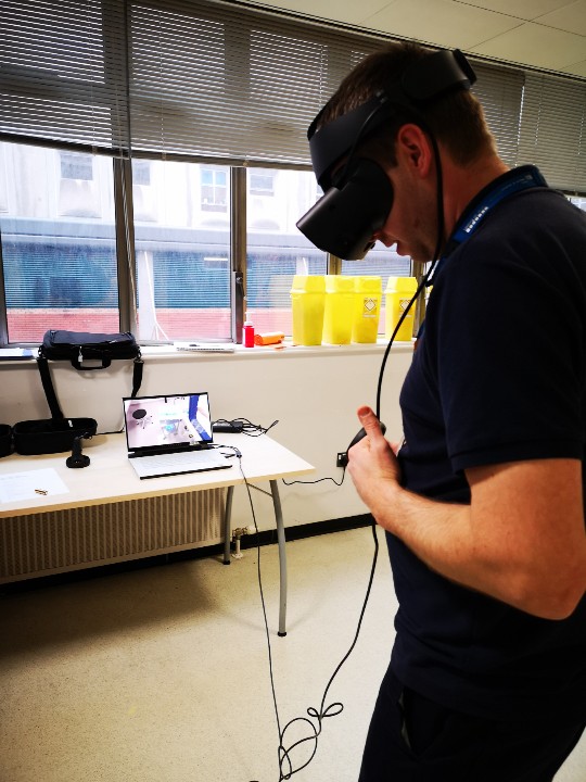 Sim_at_UHL's tweet photo. Tom, our tech, getting learning how to use the our new Oculus VR from OMS @vrmedicalsim. If your a #RTW @Leic_hospital we can give you the medical sim app for free and provide you access to the VR kit #fomed #SuppoRTT https://t.co/eAFQio4sVF