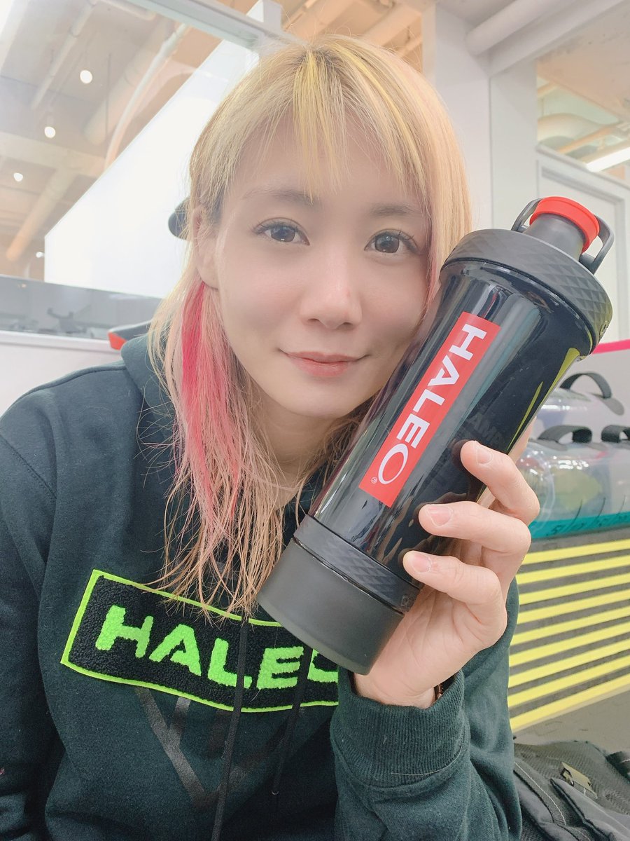 kanawatanabe821's tweet photo. #HALEO NEWSHAKER!!!
かっこいいー!!!!!🤩
#POWERSHAKER 800ml
#TONESHAKER 570ml
サプリメントを持ち歩ける取り外し可能のパウダーケース付き!!
多くのデザインがあるので是非チェックしてください∩^ω^∩
https://t.co/0BCC7dUoHM
@HALEO_OFFICIAL https://t.co/OiY298e525
