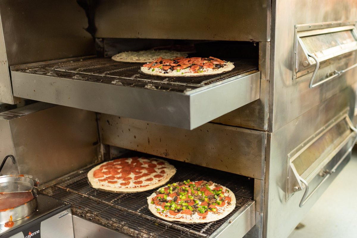 GiuseppesMonroe's tweet image. The oven is ready to pump out some delectable dough babies just for you!  We're open 3-9pm!

#giuseppespizza #openat3 #letusfeedyou #monroeeats #pizza