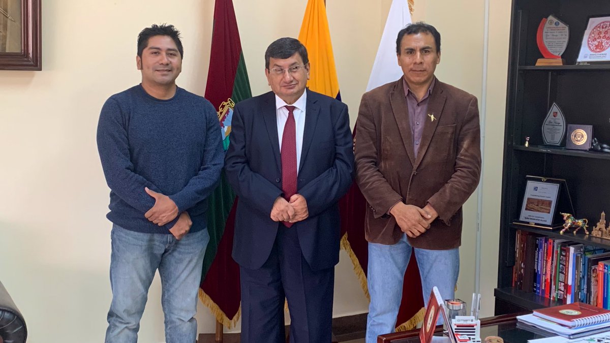 [AHORA] <a href="/gnaranjol/">Galo Naranjo López</a> rector de la <a href="/UTecnicaAmbato/">Universidad Técnica de Ambato</a> recibe a <a href="/dmoyaec/">Diego Moya</a> y Clay Aldás coordinadores del proyecto denominado “Implementación del Instituto del Cambio Climático y Sostenibilidad de los Andes”, para analizar el trabajo que se realizará en la institución.