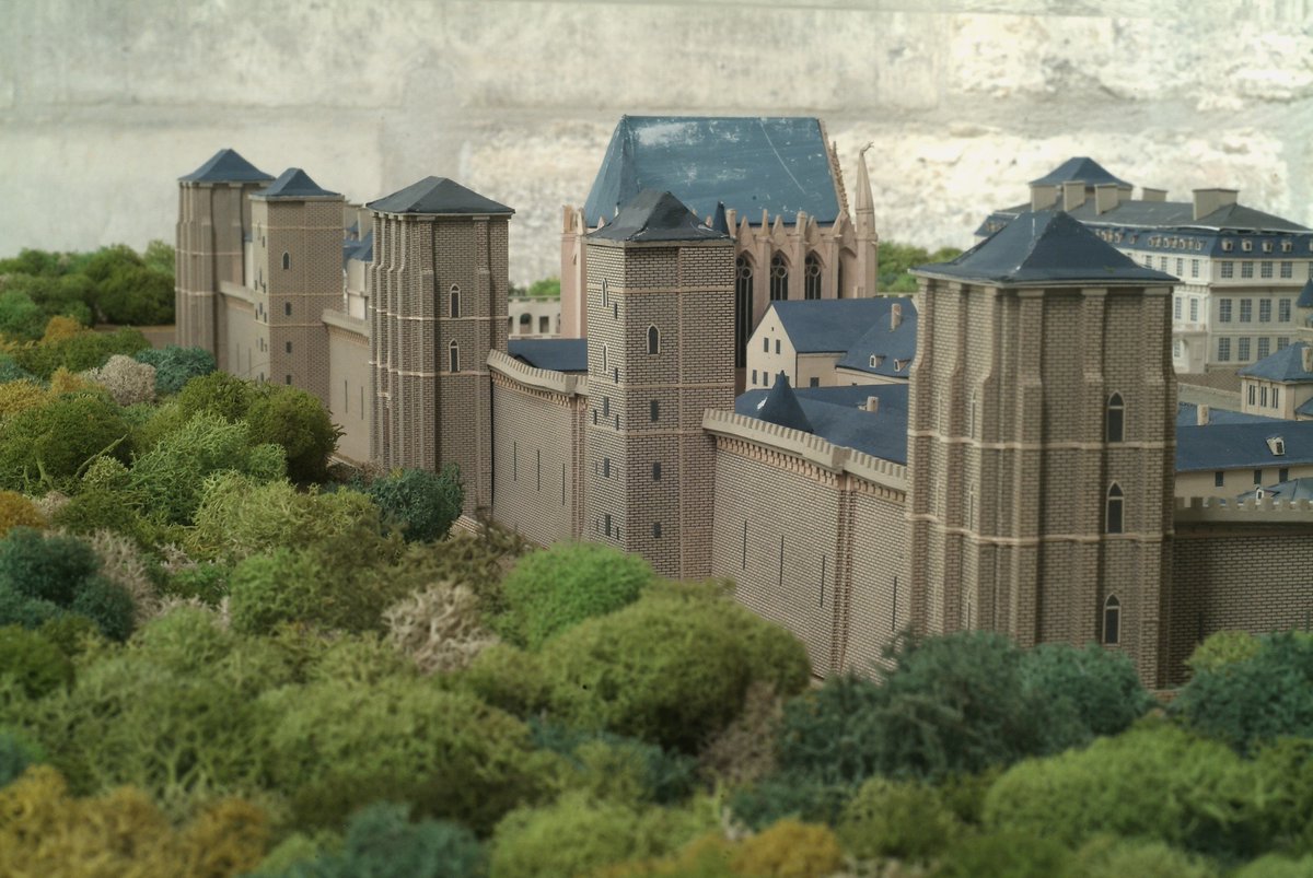 vincennes_de's tweet photo. Besoin de décompresser ? Venez prendre un bon bol d’air frais en découvrant le bois et le domaine du château de Vincennes #alltogether https://t.co/Zdw1eAfj1M