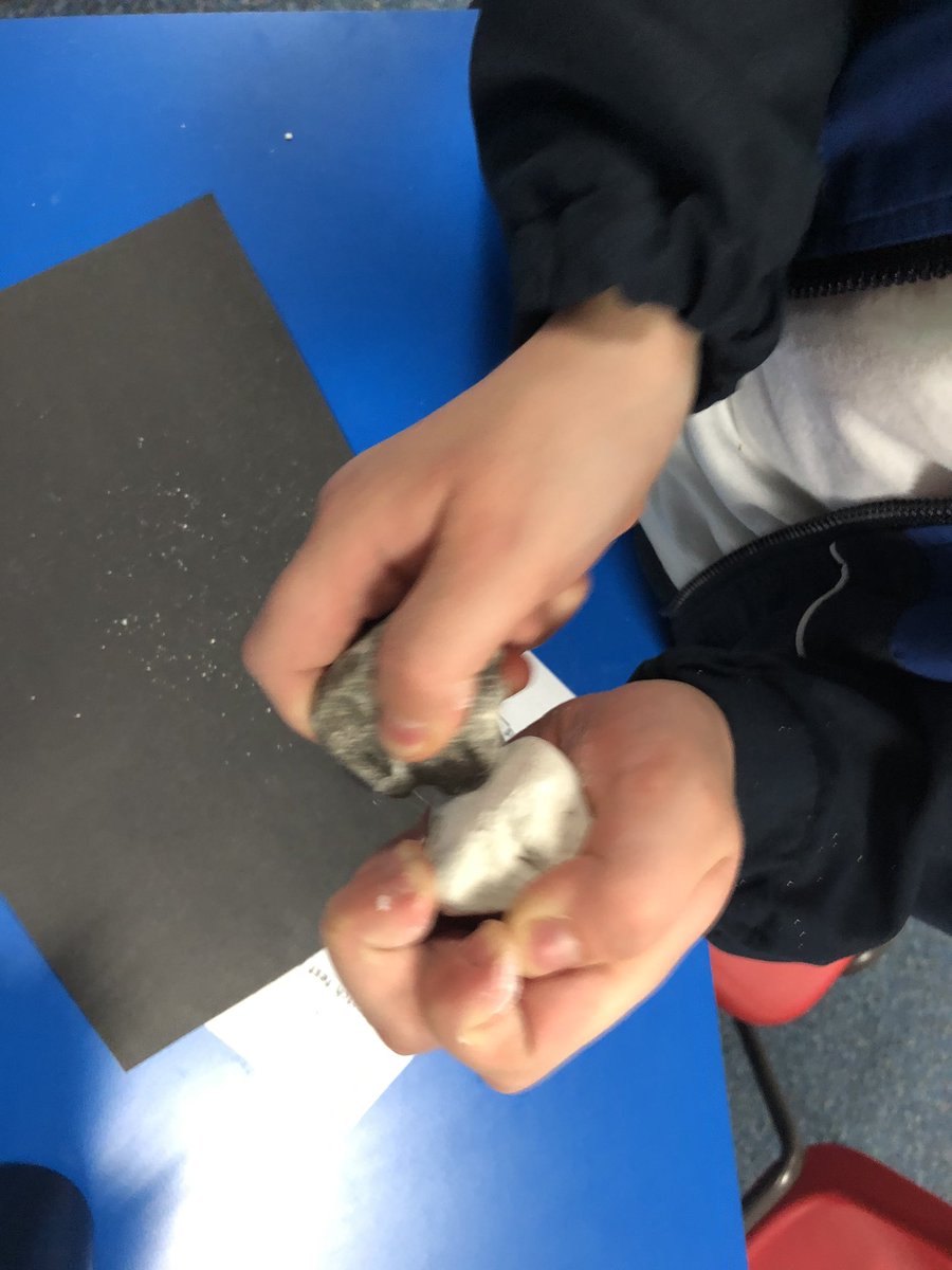 DLSjsyPrimary's tweet photo. #DLSYear3 exploring the relative hardness of different rock samples. Anybody remember Mohs’ scale? What rocks could you scratch with a fingernail? Will sandstone scratch limestone? #DLSScience #DLSGeography https://t.co/X8hp64lVzS