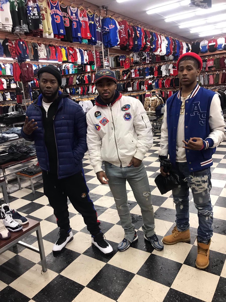 GlizzyLayooo's tweet image. Happy Gorilla 🦍🦍Day To The 💯💯