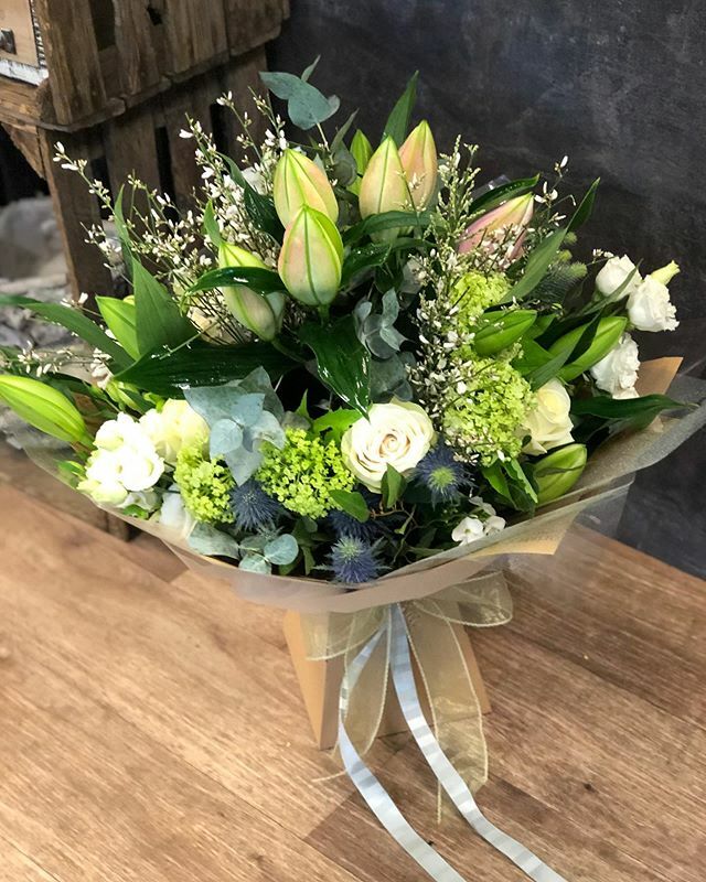 WillowFloristry's tweet photo. Massive classy handtied gift bouquet in neutral &amp; muted colours. Our favourite colour combo here at WF. 
#bouquet #bouquetofflowers #gobigorgohome #localbusiness #supportlocal #verwoodflowershop #verwoodflorists https://t.co/ZvN4gSQLEt https://t.co/Bjmo8sIoxV