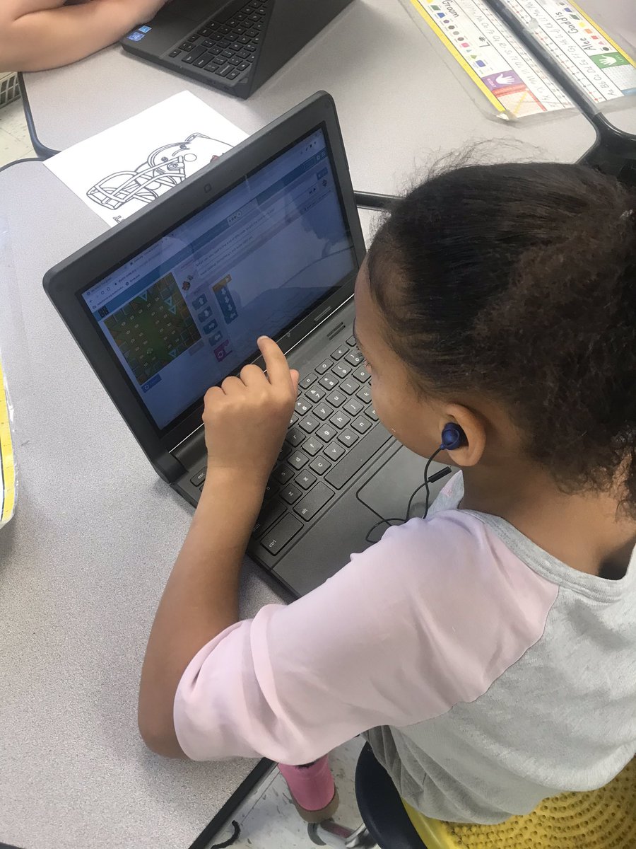 Ms_Sickle2's tweet photo. Shoutout to @beckyherl for coming to teach us about coding! We did some critical thinking and stretched our brains! Thank you for sharing Mrs. Herl and we can’t to learn more using technology! https://t.co/ahl6UavPyx
