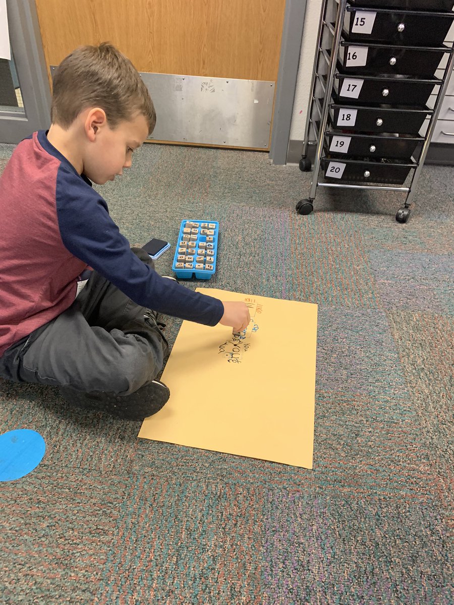 MrsLCowan's tweet photo. CVC spelling and sight words during reading groups and station! Kindergarten is the best! @Longbranch_Elem #wordwork #readingstations #indepedentwork #stamina #lovekinder https://t.co/7hEi7fRr7C