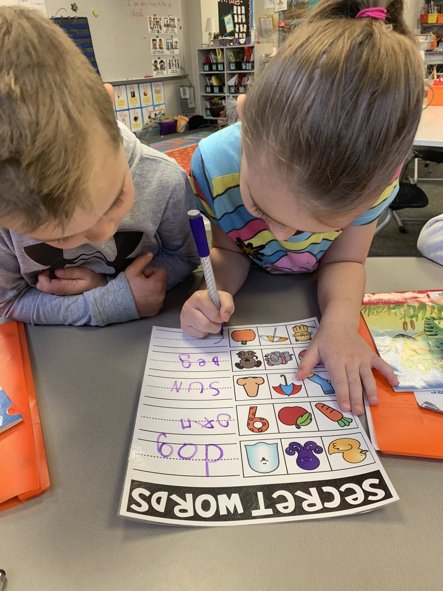 MrsLCowan's tweet photo. CVC spelling and sight words during reading groups and station! Kindergarten is the best! @Longbranch_Elem #wordwork #readingstations #indepedentwork #stamina #lovekinder https://t.co/7hEi7fRr7C