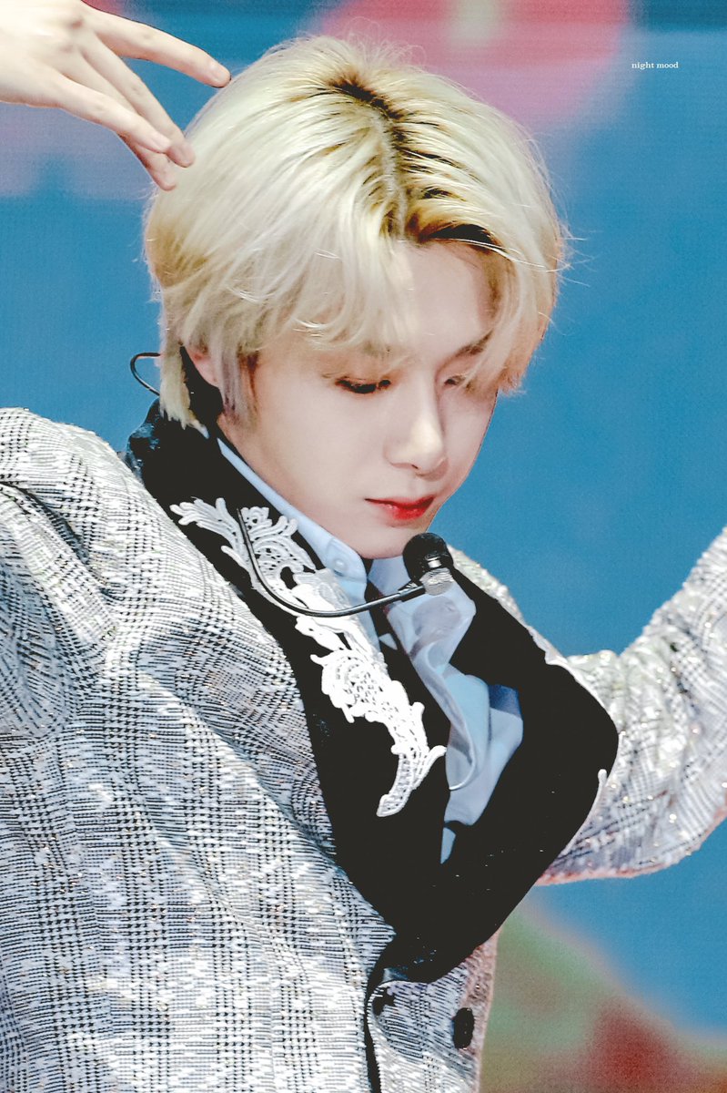 nightmood0115's tweet photo. 내가 가장 사랑하는 새벽을 닮은 너를 좋아하고 있어서 너무 행복해 그런 행복을 주는 너의 하루가 그 어떤 날보다 더욱더 빛나는 날이 되었으면 좋겠어 오래 보고 싶다 우리 오래 보자 사랑해 형원아 27번째 생일 축하해 ♡ 
#HBDtoHYUNGWON
#온_세상이_형원이로_덮인_날 https://t.co/nPAcPwVPNx