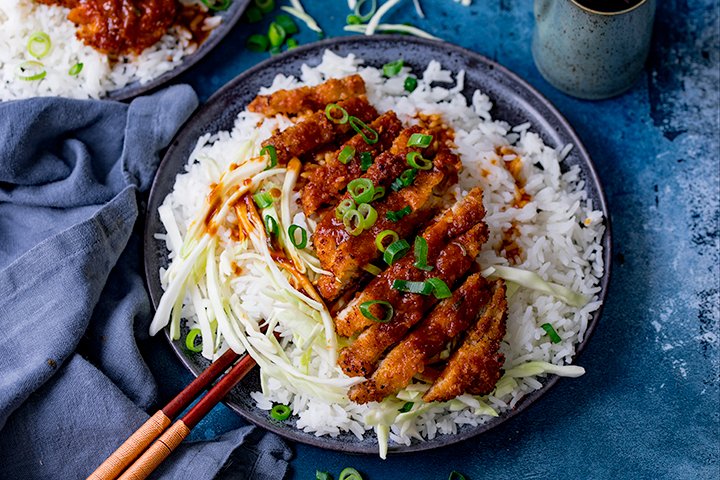 This is my version of Japanese Tonkatsu Curry. Crispy panko-coated pork with a delicious sweet and tangy sauce. kitchensanctuary.com/katsu-curry/ #pork #tonkatsu #japanesefood #recipe
