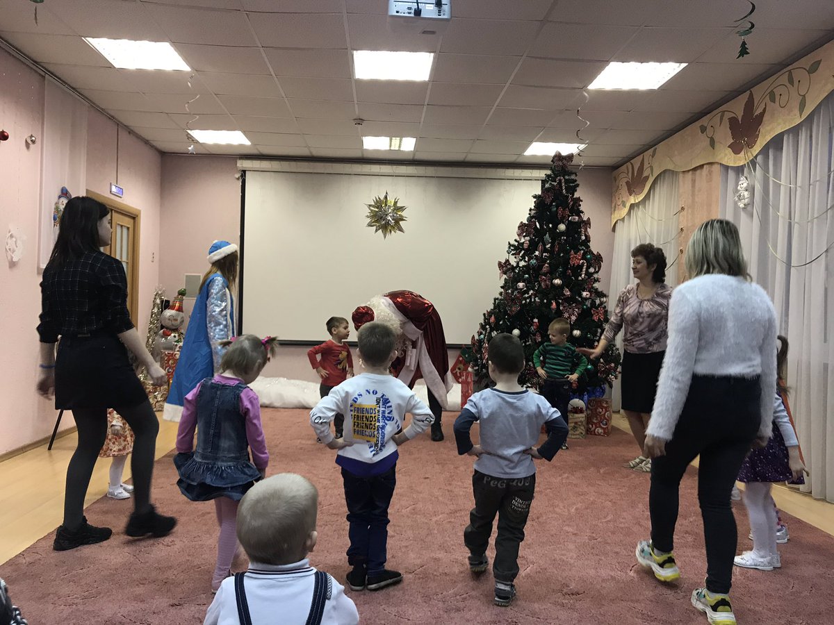 MolPalata37's tweet photo. Поздравили детишек из детского дома «Родничок» с новогодними праздниками. 
Встреча получилась очень дружелюбной и тёплой. #МП37 https://t.co/bGZu3Hgust