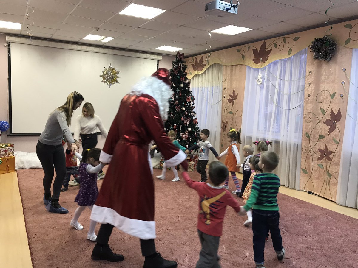 MolPalata37's tweet photo. Поздравили детишек из детского дома «Родничок» с новогодними праздниками. 
Встреча получилась очень дружелюбной и тёплой. #МП37 https://t.co/bGZu3Hgust