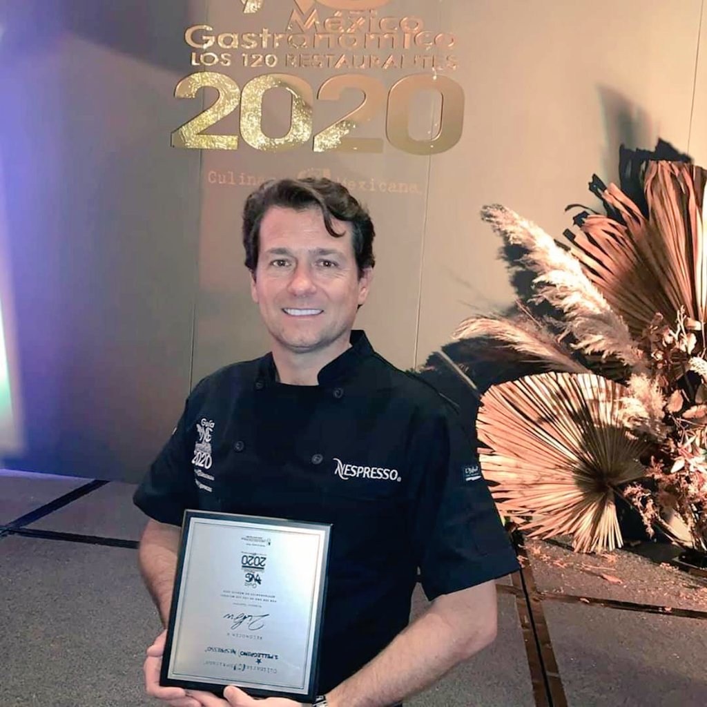 MenuAcapulco's tweet photo. ¡Muchísimas felicidades @LaloPalazuelos por el reconocimiento a #Zibú como uno de los #120Mx por @cmexicana ¡en horabuena! https://t.co/sFjBAx9bw5