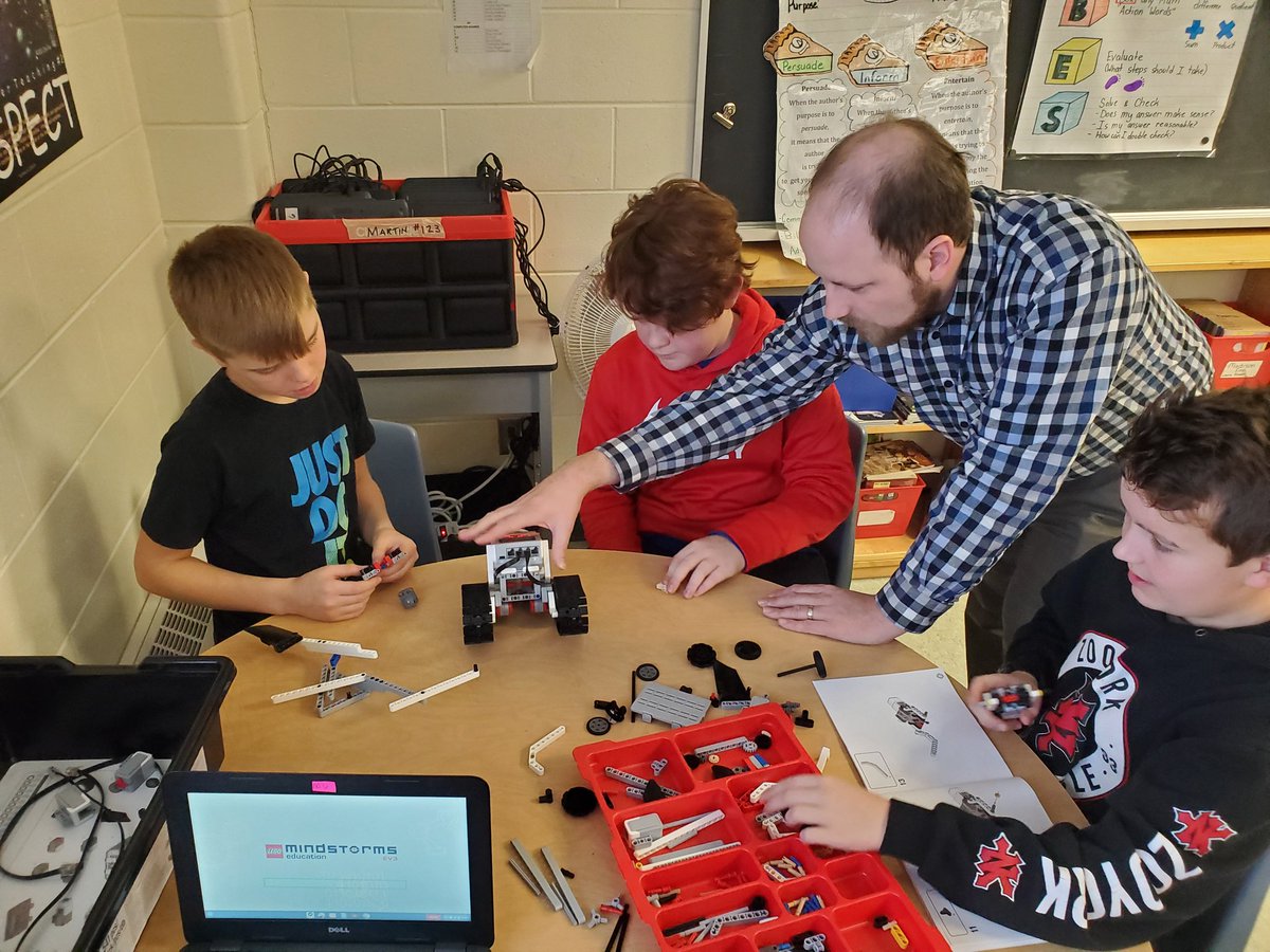 FJewellCormier's tweet photo. Environmental bots in the making!  Welcome back Ben @egplearning to @SharonPublic !  EV3 Mindstorms @LEGO_Education on missions to help clean up our precious earth! Stay turned for progress 👍 https://t.co/ZCsfPlLcX0