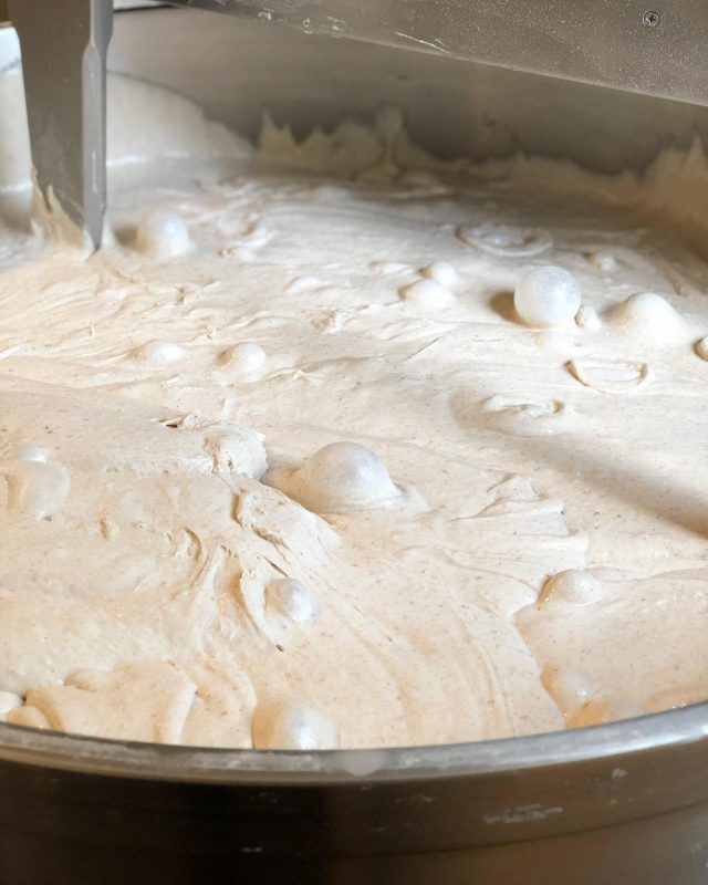 Todo muy bien con el pan de "masa madre" ... pero ¿sabéis qué es la masa madre? ¿Cómo se hace? ¿Para qué sirve? Nos lo cuenta Kike Adela en #VEINFOOD vein.es/que-cono-es-la…