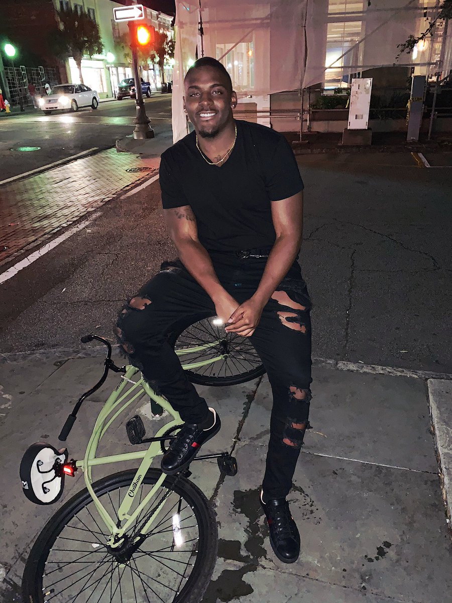 _shareef__'s tweet image. 6’2  255