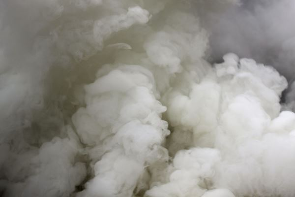 RonRonSv's tweet image. La #CortinadeHumo es un tipo de distracción para encubrir una acción. De esa manera se disimula la verdad en forma intencional. Las cortinas de humo están diseñadas para #engañar, #confundir o distraer a los demás. Estas técnicas son muy empleadas por políticos.