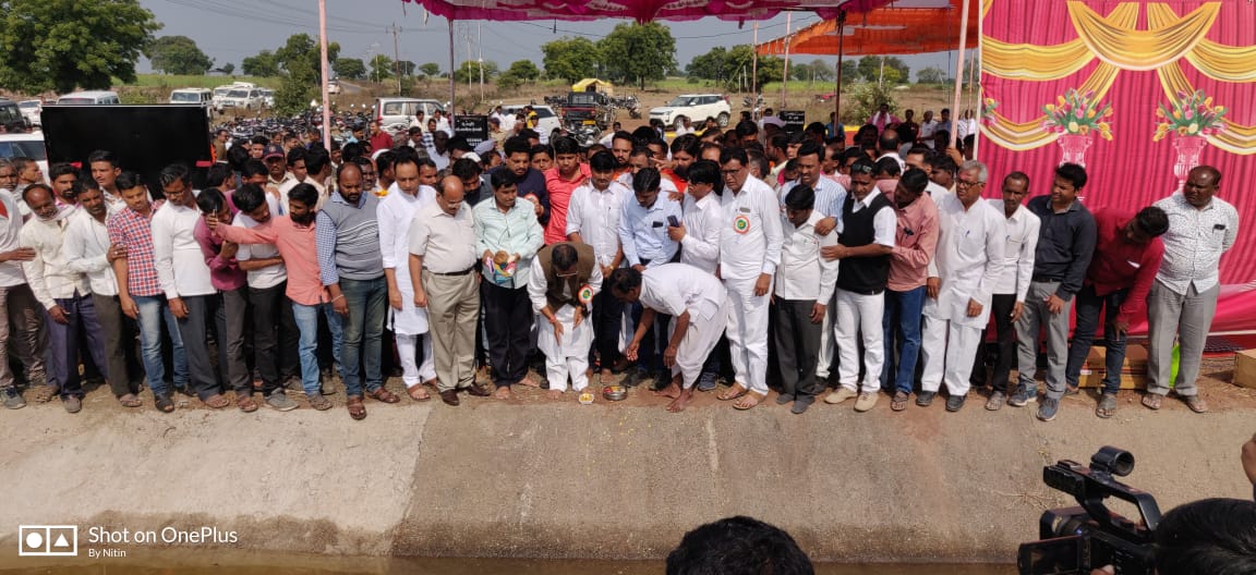 DrShingnespeaks's tweet photo. विदर्भ पाटबंधारे विकास महामंडळ व बुलडाणा पाटबंधारे प्रकल्प मंडळ अंतर्गत नारायणखेड येथे खडकपूर्णा प्रकल्पावरील डाव्या कालव्यावर उपसा सिंचन योजनेची निर्मिती जलसंपदा विभागाने केली आहे.या योजनेचे आज जलपूजन करून उदघाटन केले,या योजनेमुळे परिसरातील गावांच्या सिंचनाचा प्रश्न मिटणार आहे! https://t.co/n9HRa5Z4ZZ