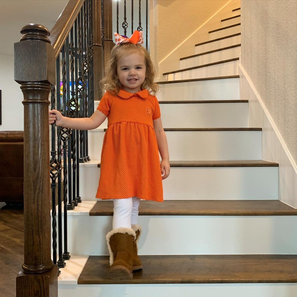 Win or lose, we still wear orange! She may have said Go (Georgia) Dawgs as I took this picture(her dads team obviously) but we can work on that! 🤷🏼‍♀️💕🐅