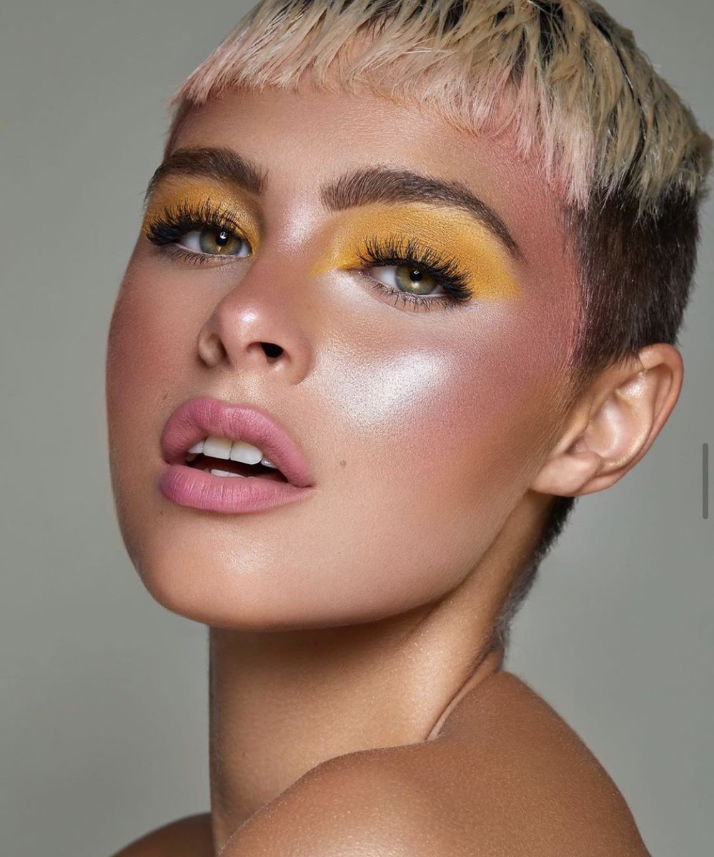 All about the volume! We love this look by <a href="/AbbiRoseMakeUp/">Abbi-Rose</a> created using our iconic DBL lashes for double the drama 😍

Shop here: lashunlimited.com/collections/al…