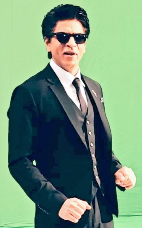 Pics Loosen the longing a lil
👑Dr. @iamsrk ❤️
You look uffffff 🔥 amazing my love how I missed you 😔
Just to seeing you well, it's like heaven.. Thanks God may Allah bless U my baby Ameen 🙏
#DrShahRukhKhan #MISSYOUSRK