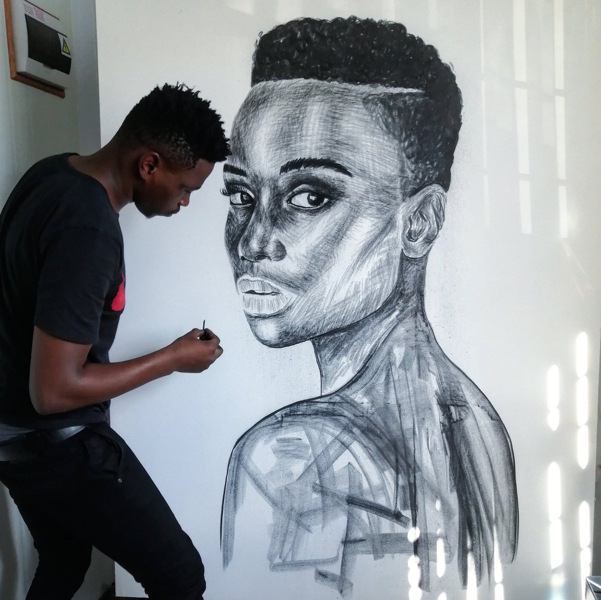 ennockmartZA's tweet image. I really love what I do, Art is my life 🖤

My dream is to get her to put her signature on this art piece. 

10k retweets and I'll drop @DjMaphorisa portrait 🙌🏾

My name is Ennock Mlangeni. YOU DON'T KNOW ME YET!! 

#YouDontKnowMeYet