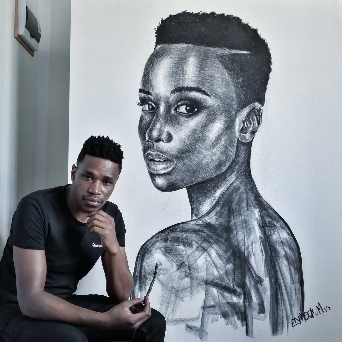 ennockmartZA's tweet image. I really love what I do, Art is my life 🖤

My dream is to get her to put her signature on this art piece. 

10k retweets and I'll drop @DjMaphorisa portrait 🙌🏾

My name is Ennock Mlangeni. YOU DON'T KNOW ME YET!! 

#YouDontKnowMeYet