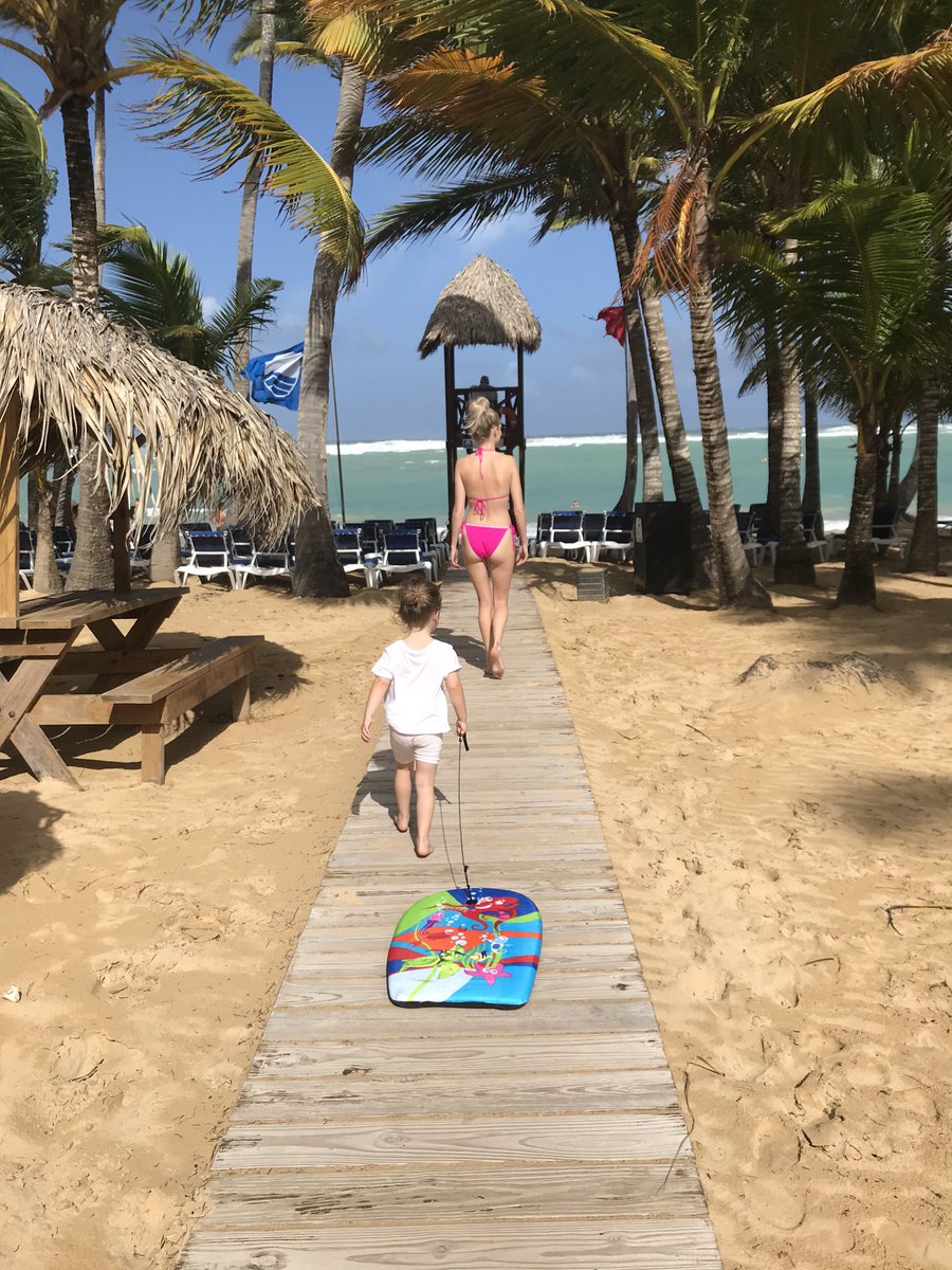 Ian_Macbeth's tweet photo. Loving every minute, so happy we have been able to celebrate @RayelleMacbeth birthday out here and take Grace on this type of amazing holiday. 💞 https://t.co/hSmbNlzOl4