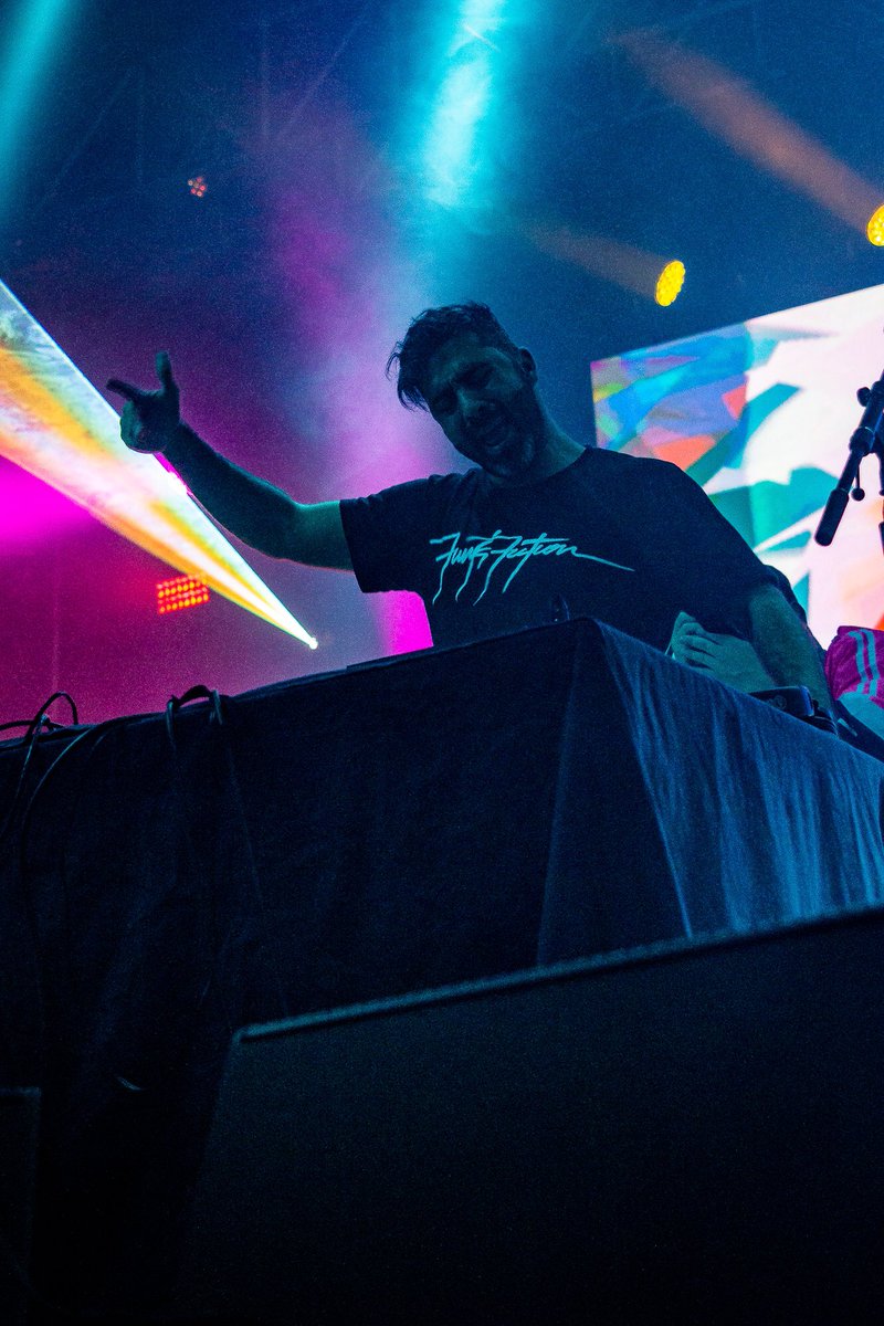 DosikLens's tweet photo. "YEAAAAAHHHHH!!!"
@FunkySynths, #magfest2020 
-
Future Funk rockin that @MAGFest main stage. 😎🤘🎶 https://t.co/3VM0xVybhg