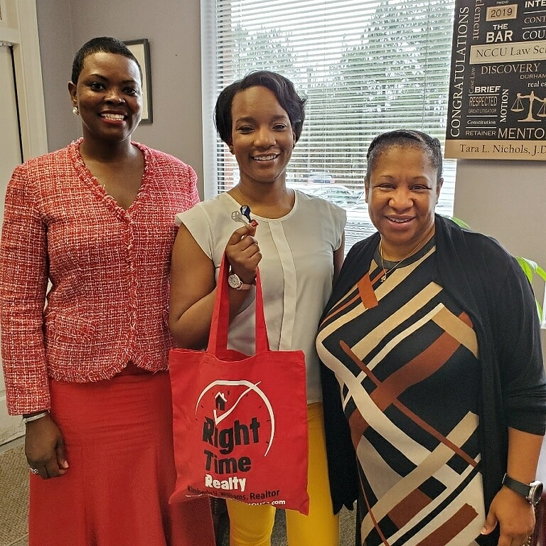 KimSellz's tweet photo. It's a great day for a CLOSING! 2 years ago her uncle told her to #CallKIM so she could prepare for homeownership. Chantale did all the RIGHT things and today she is getting her keys.
#ThisCouldBeYOU #IsItYourTIME
#KimSellzHouses #RightTimeRealty #Realtor #NowIsTheRightTIME https://t.co/YN7briNQvE