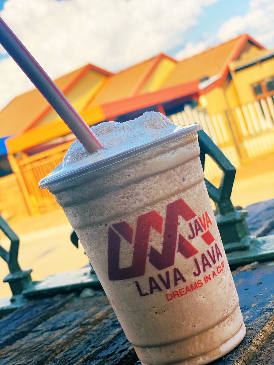 brastayela's tweet photo. Lunch - @Cafe_lavajava 
Chocolate &amp; mashmellow Frappe and Chicken, bacon &amp; cheese toast. https://t.co/cfDETXImbQ