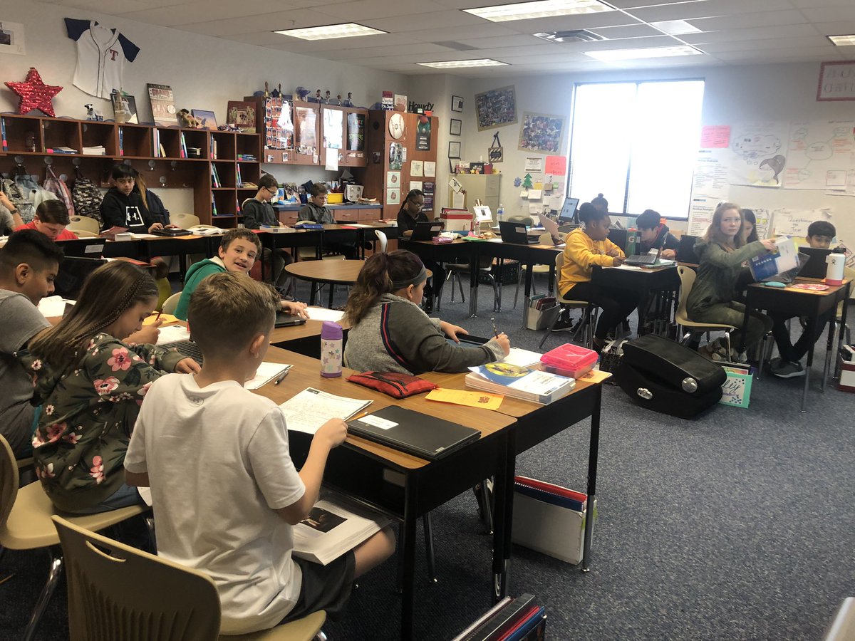 MissSmithSSI's tweet photo. Students are preparing for tomorrow’s debate by using reasoning and evidence to support their claim! @LindseyElem #yesvsno #whichsidewillwin? https://t.co/t5N6bfJ6wu