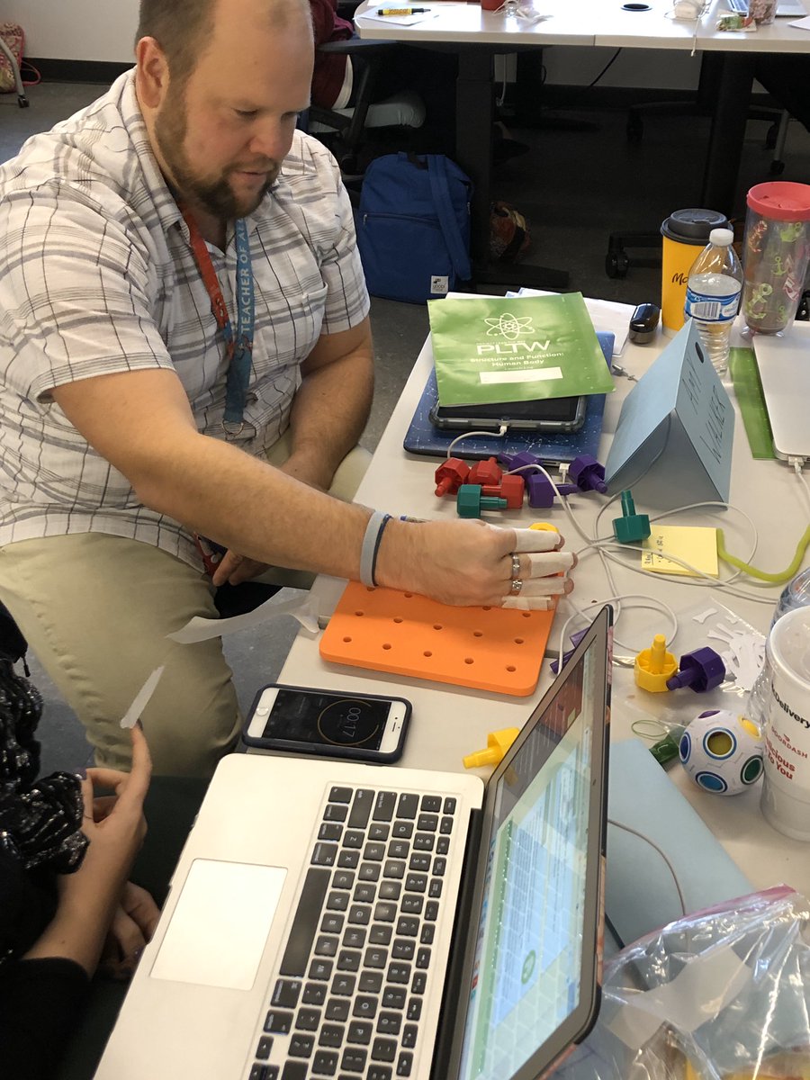 ChrisGearlds's tweet photo. Investigating the idea of one bone per finger and placing the pegs on the board in 20-seconds.  #PLTW https://t.co/qwKX6Fw9Ge