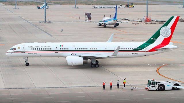 fanysantiagof's tweet photo. .@lopezobrador_ informó que el #AviónPresidencial no se vendió y viene de regreso a México.
Se gastaron casi 17 millones de pesos en su mantenimiento en California, esa cantidad hubiera servido de la misma manera usándolo. 
Y ahora ¿Cuál será la excusa de AMLO? https://t.co/v8FoGd6k1q