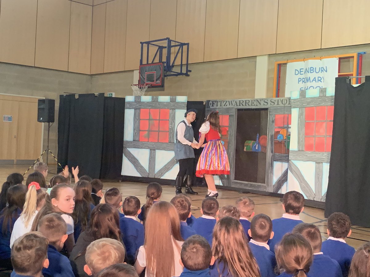 DeanburnPS_P7A's tweet photo. We enjoyed Dick Whittington this afternoon performed by M&M Productions! #pantomime #dance #music #drama #fun #goodaudience 👏👏👏 https://t.co/BGAIQELB9C