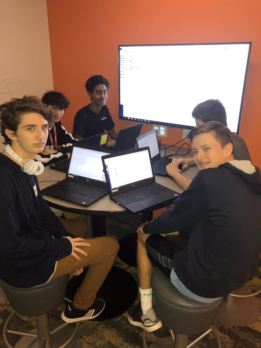RobinAISD's tweet photo. A group of students utilizing the huddle room inside our @AllenSTEAM Center today. #collaboration #learnsteam https://t.co/28JZnPwedv