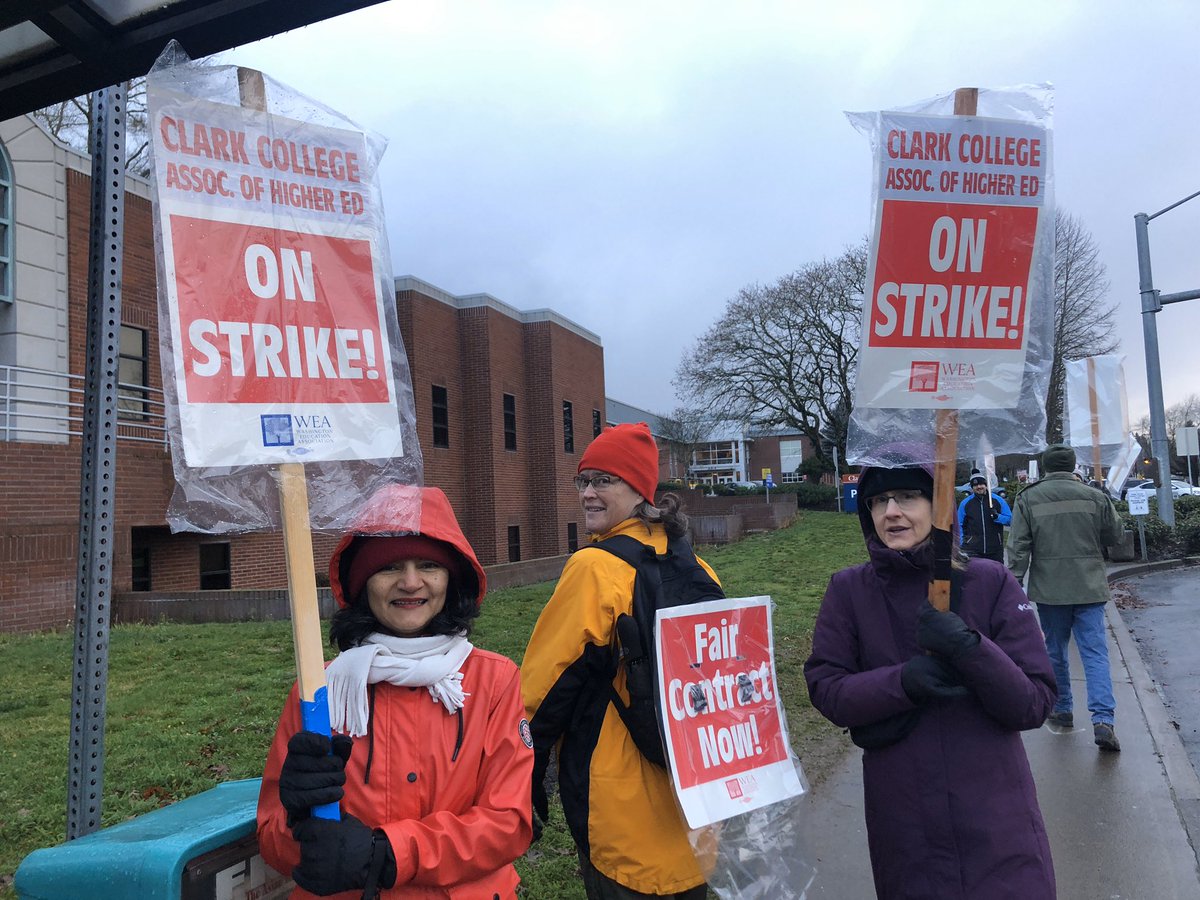 mrrgwood's tweet photo. @ClarkCollege faculty #union strike picket lines are strong on Day 2. @washingtonea #redfored #waedu https://t.co/Mw51wW4VCt