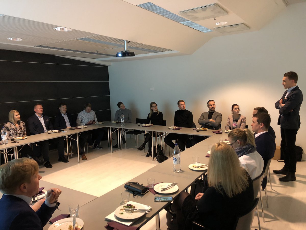 Tänään kokoonnuttiin Tulokkaiden STEP IN -koulutukseen, joka avaa ovet kamarimaailmaan ja käynnistää nuorkauppakamarivuoden. Kiitos yhteistyökumppanillemme Turun Handelsbankenille mukavasta illasta. Tervetuloa mukaan uudet kamarilaiset!