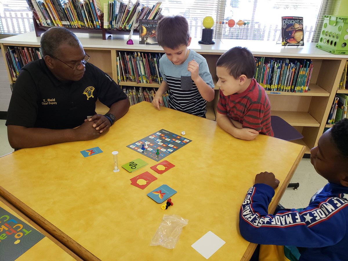 JoycelynHinton3's tweet photo. HGS ❤ our partnership with the local sheriff's department! Thank you for your dedication &amp; support Sheriff White, Chief Deputy Reid, and Deputy Sawyer! Our H.O.P.E.S Program Rocks! #hgschat #pantherproud #mybest https://t.co/7fqMQzmrJw