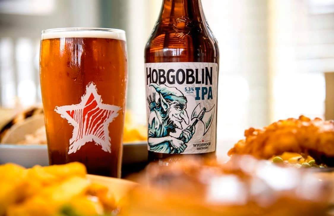 De color dorado con toques cobrizos,  #cerveza que sigue la tradición inglesa. Un gusto equilibrado entre lúpulos y maltas, que al final no deja un regusto sutilmente amargo.

Pídela en la #tiendaenlinea

@Hobgoblin_beer
#BeerBank 
#HobgoblinBeer 
#CervezaInglesa 
#HobgoblinIPA