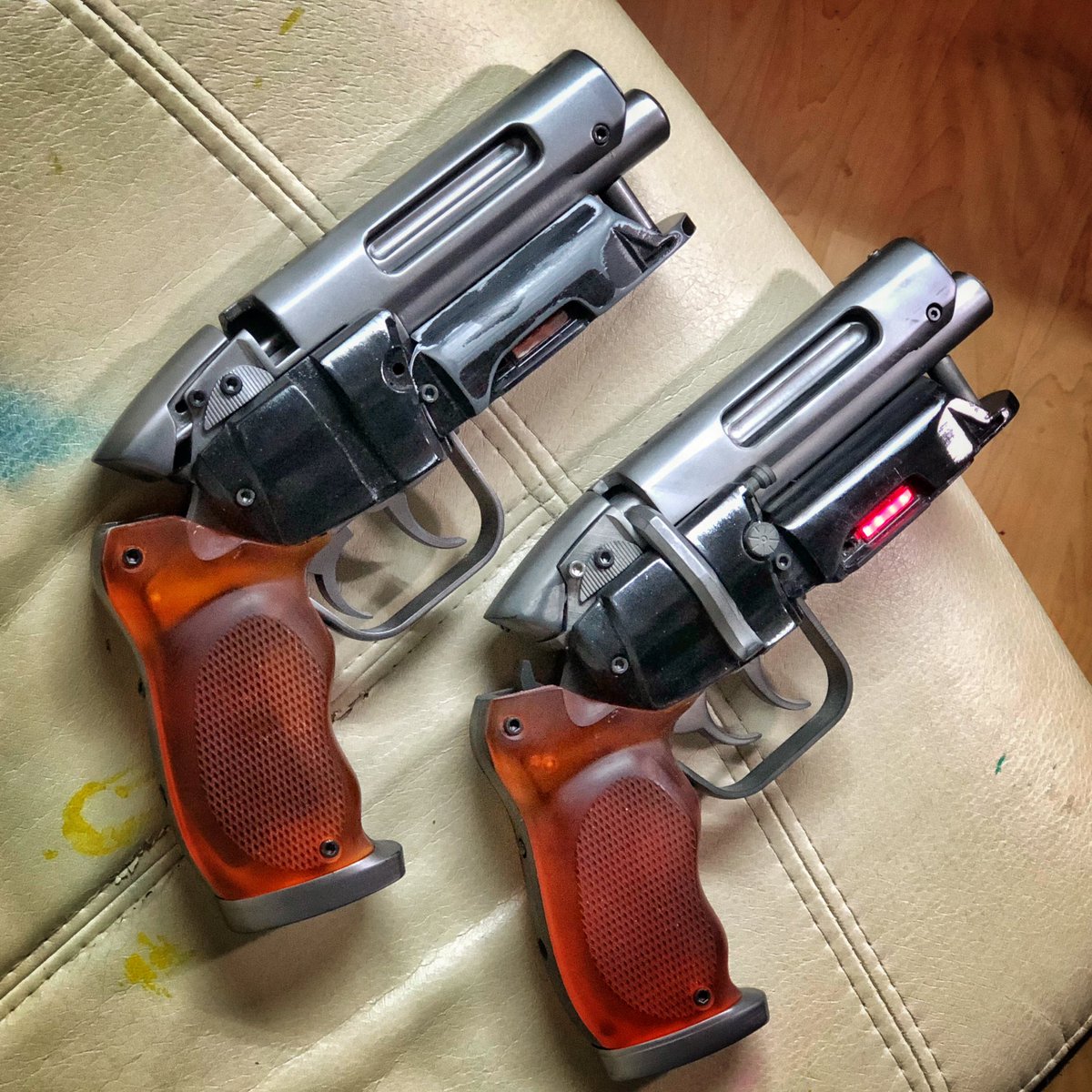 grafitomi's tweet photo. Had some time working again on my 2nd #blaster modeled by @chinbeard / still some work left.. tiny springs, LEDs to ammo pack. But it is some levels better finish than the 1st. Not surprised that @donttrythis is in love with that gun. #bladerunner #deckards #3dprinted #resin https://t.co/GpoAt9LI7m
