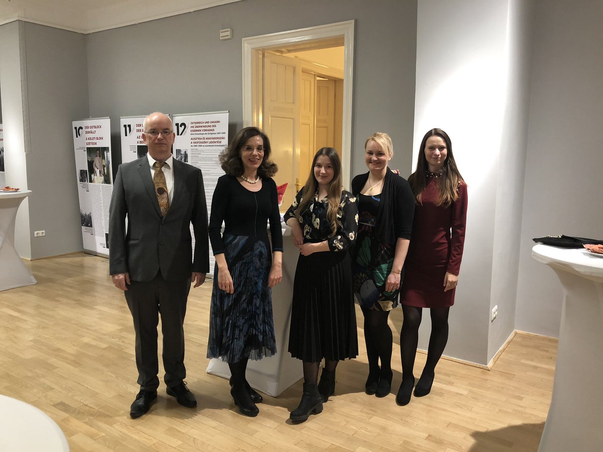 reginarusz's tweet photo. We are ready for our New Years Reception 🥂🎻 #ACFBudapest #HappyNewYear 🥳 https://t.co/XIZvpGJyZn